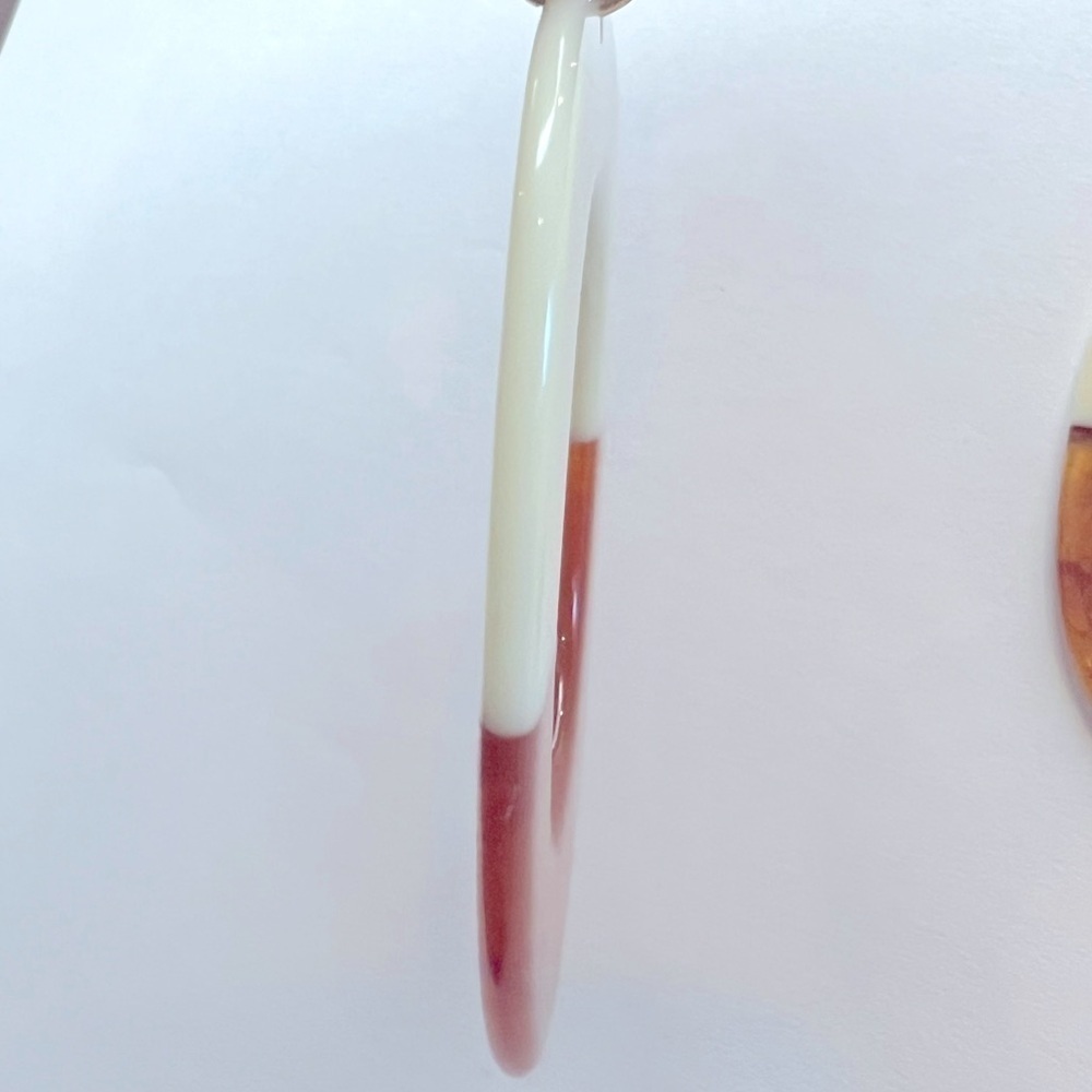 J021. Color-blocked Two Tone Oval Hoops w/ Gold Hardware Post backs - Picture 5 of 6